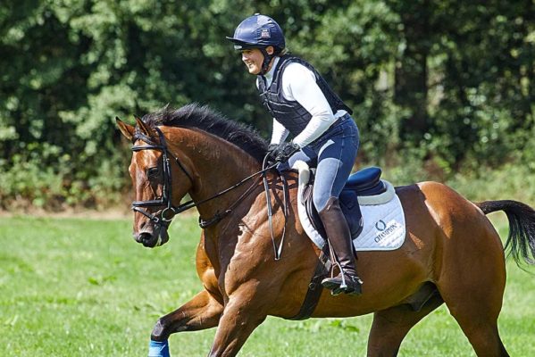 BNWT TOGGI British Equestrian GBR Ladies Airy Tech Top Size 12 